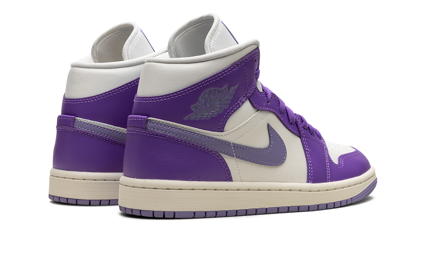 AIR JORDAN 1 MID WMNS  Action Grape