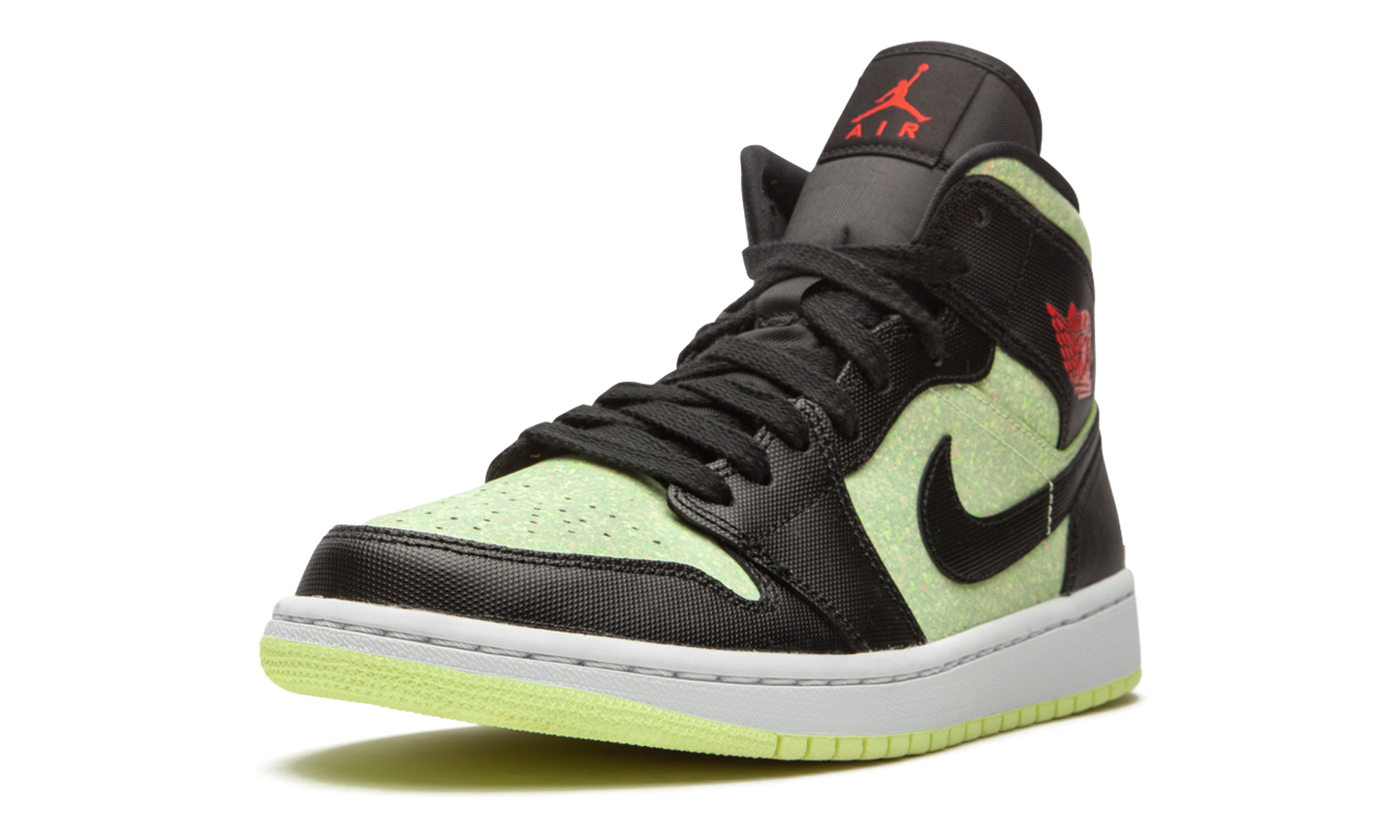 AIR JORDAN 1 MID SE WMNS  Barely Volt / Chile Red