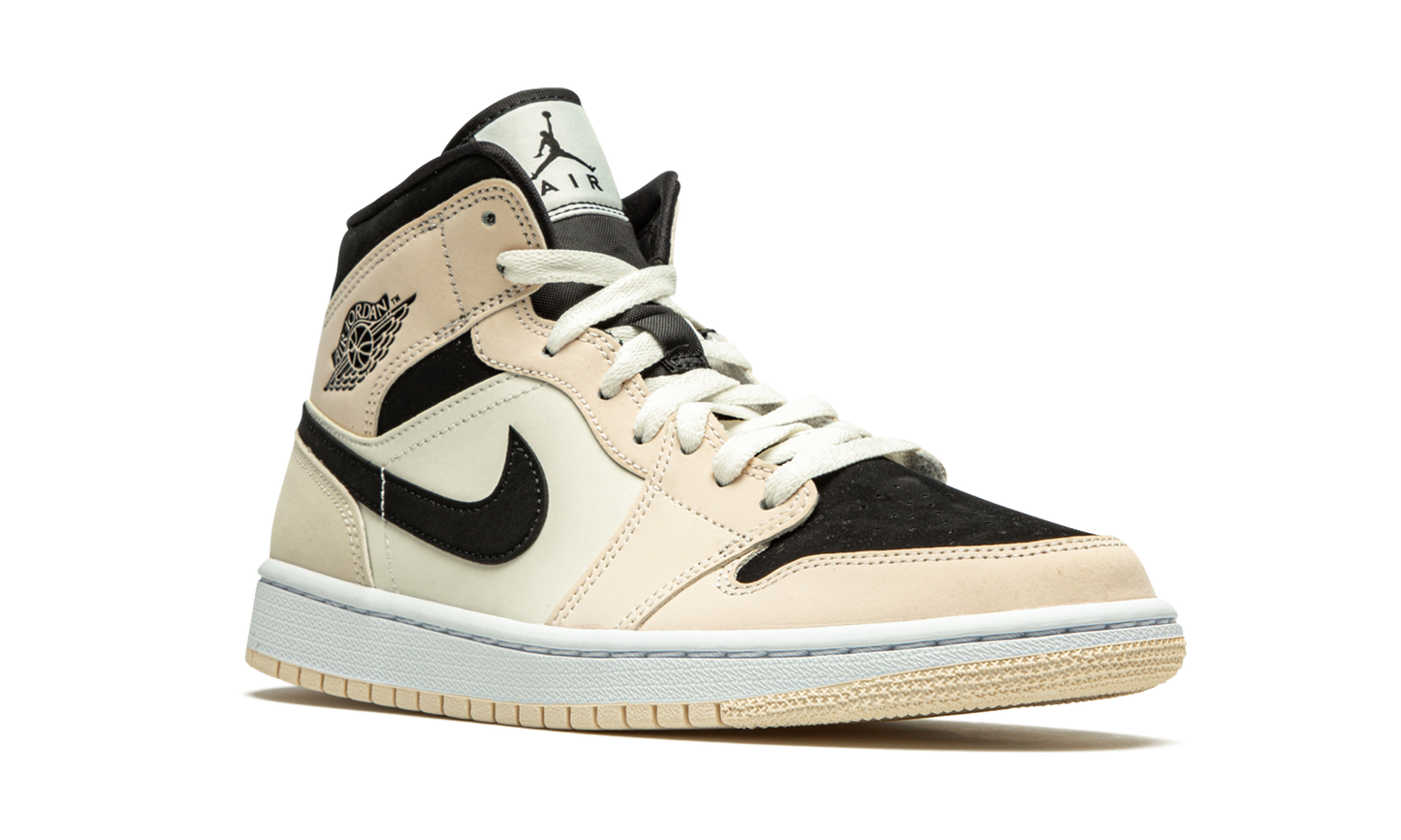 AIR JORDAN 1 MID WMNS  Guava Ice