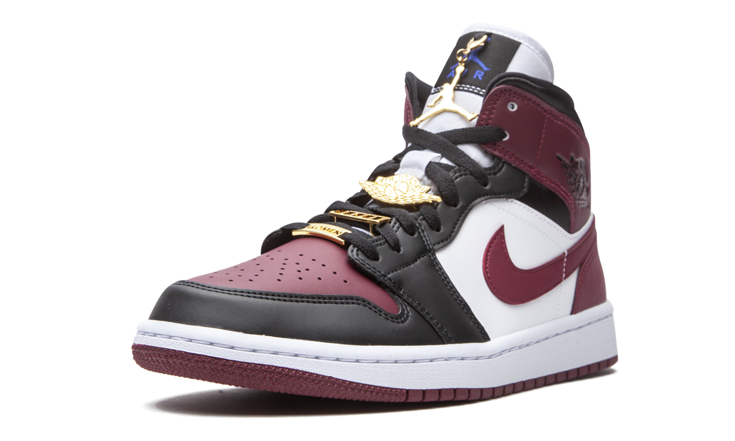 AIR JORDAN 1 MID SE WMNS  Gold Pendants