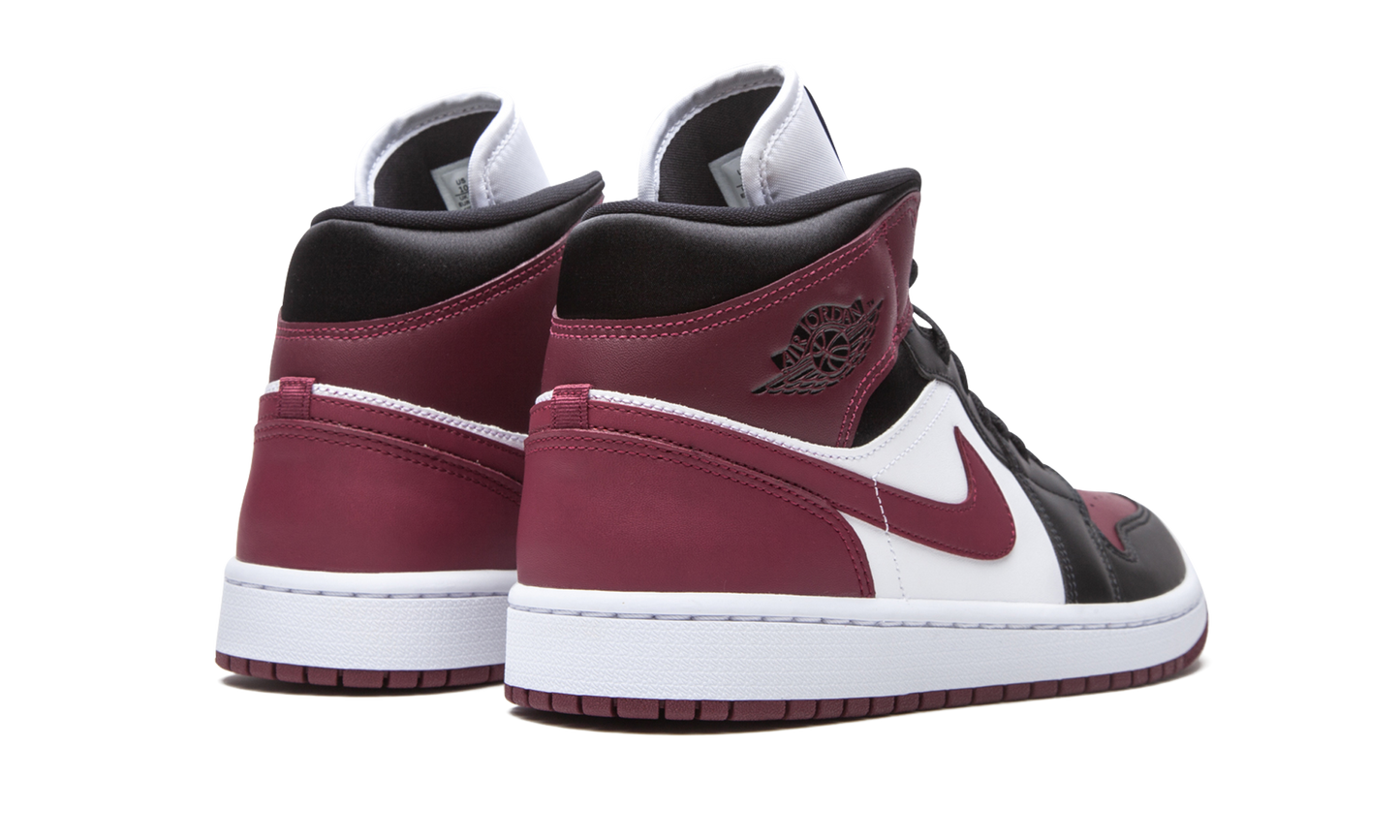AIR JORDAN 1 MID SE WMNS  Gold Pendants
