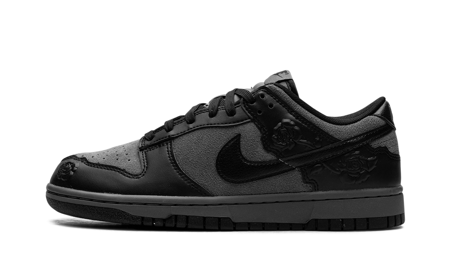 Dunk Low WMNS  Black Roses