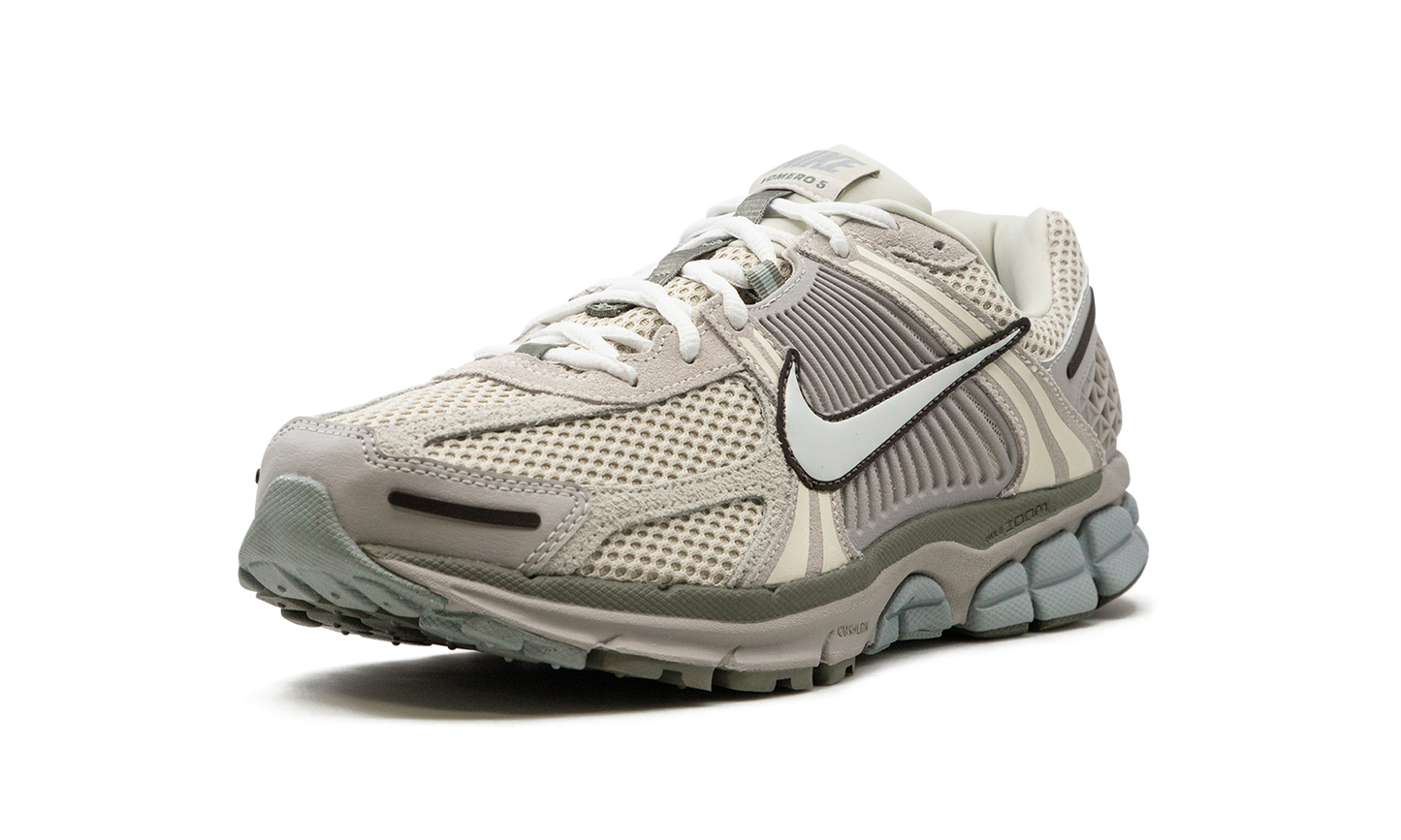 Air Zoom Vomero 5  Light Orewood Brown