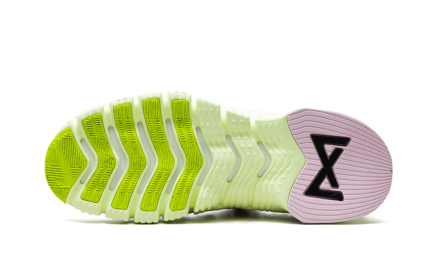 Free Metcon 5 WMNS  Barely Volt Pink Foam