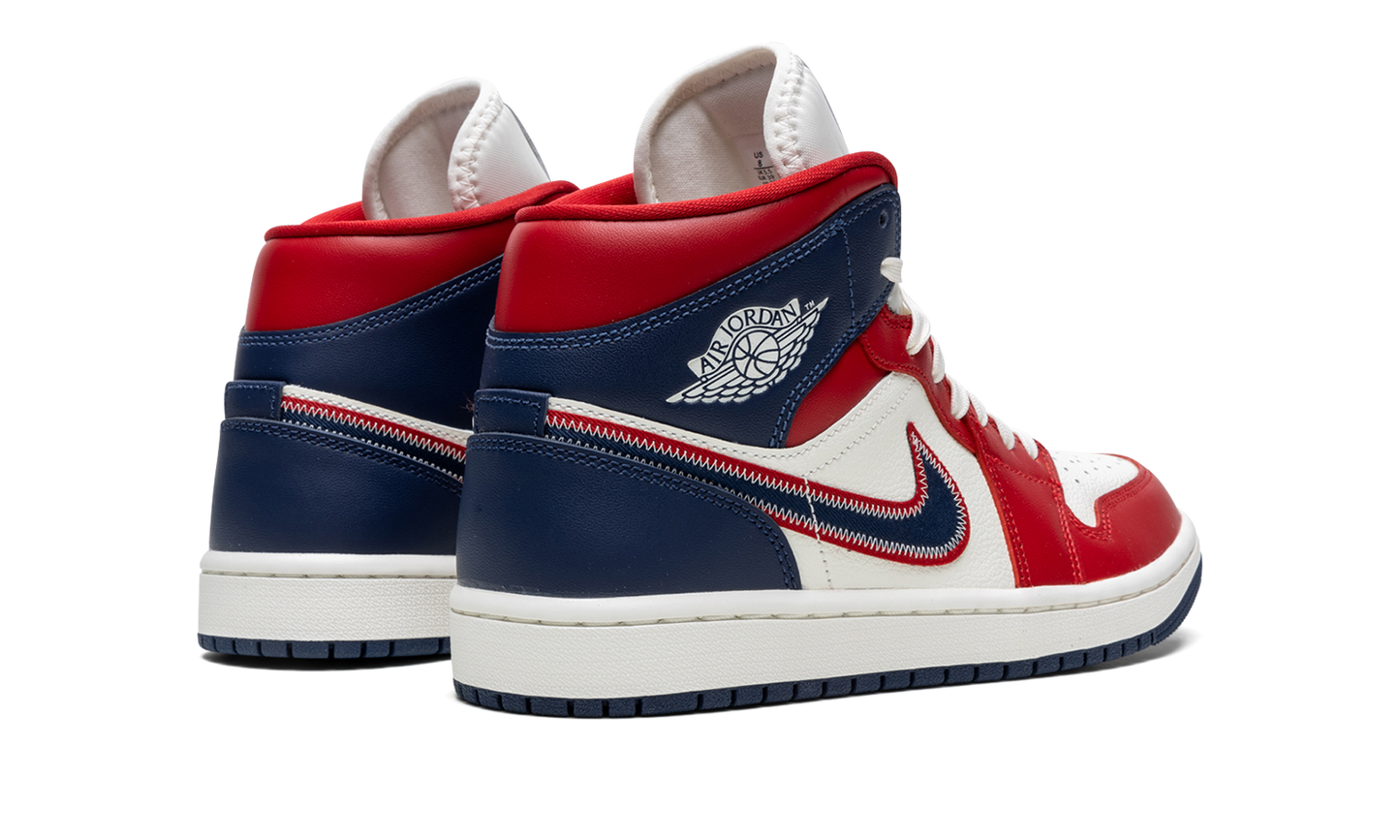 AIR JORDAN 1 MID SE WMNS  USA