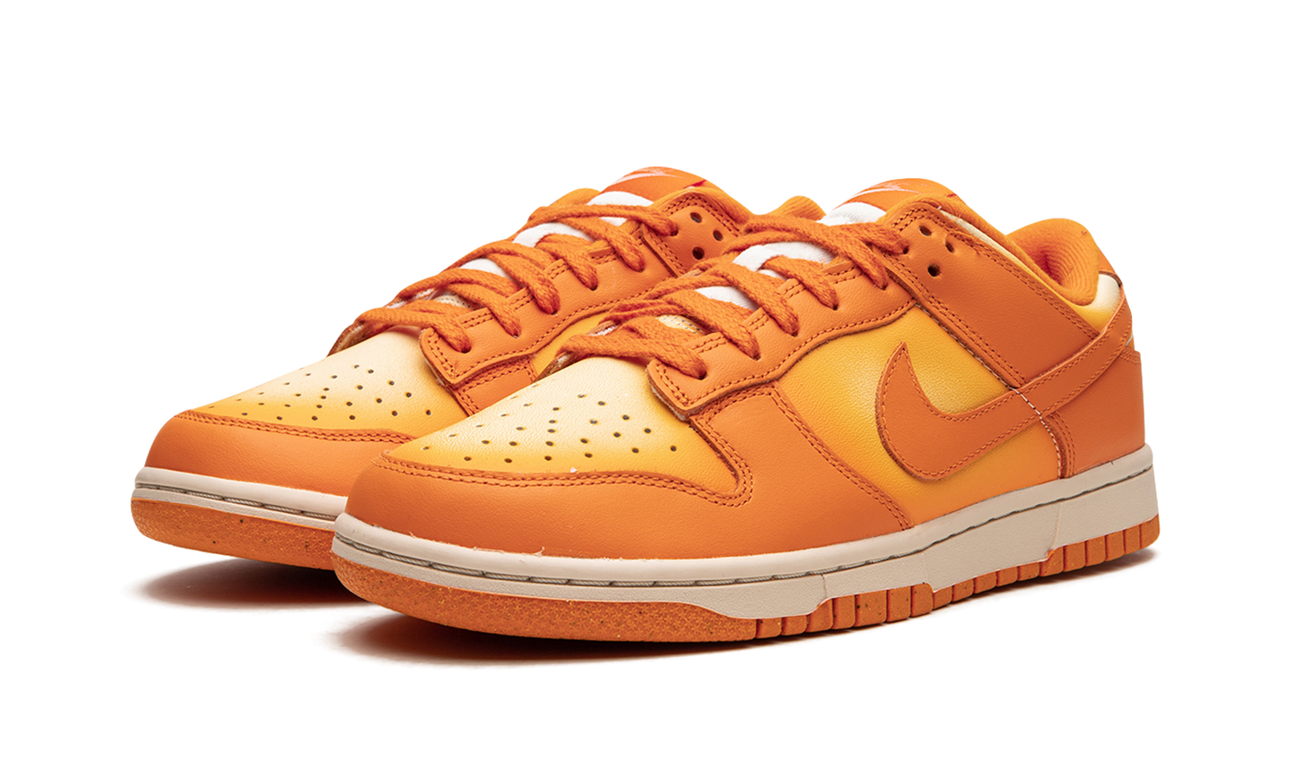 DUNK LO MNS WMNS  Magma Orange
