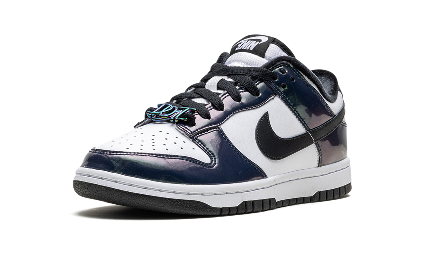 Dunk Low SE WMNS  Just Do It Iridescent