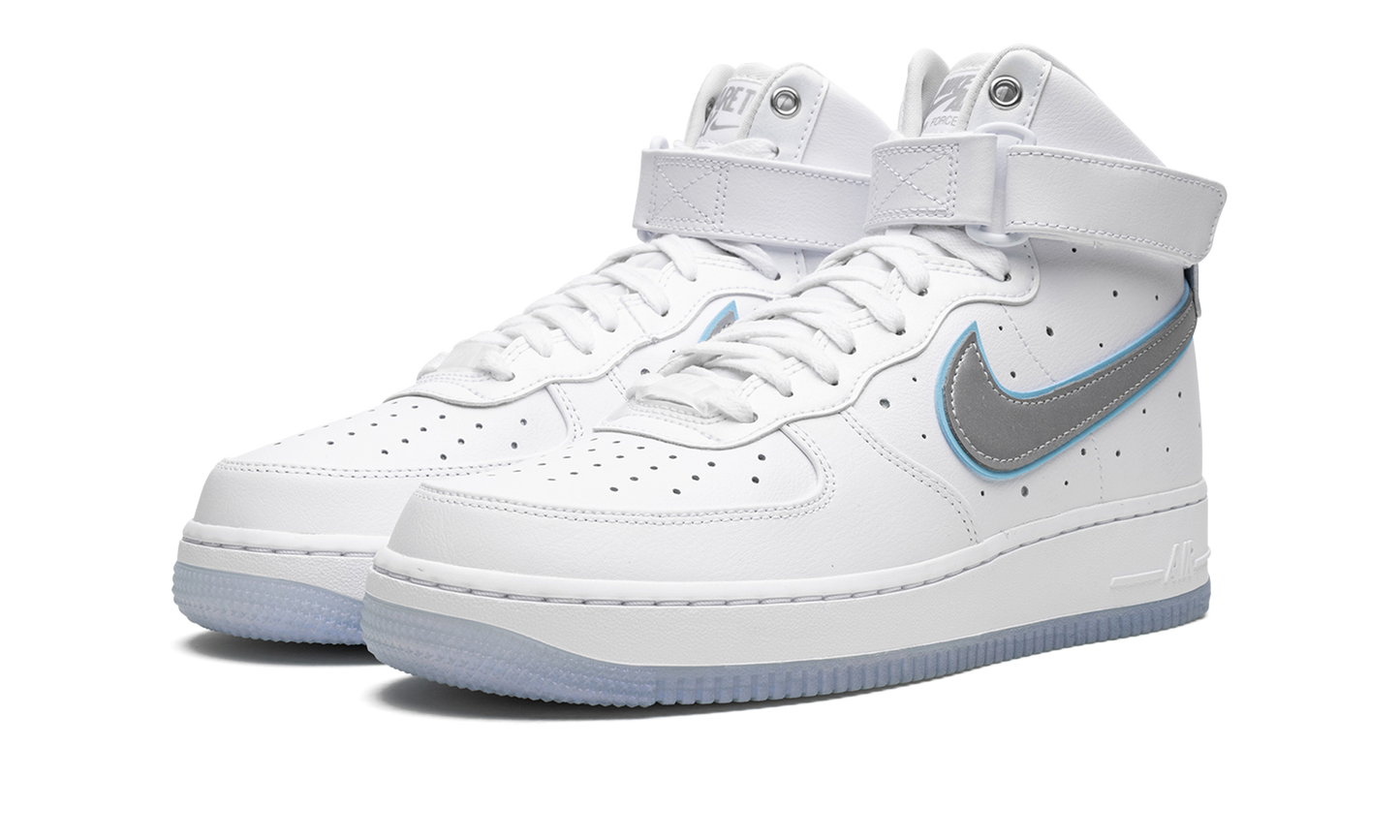 AIR FORCE 1 HIGH MNS WMNS  Dare To Fly
