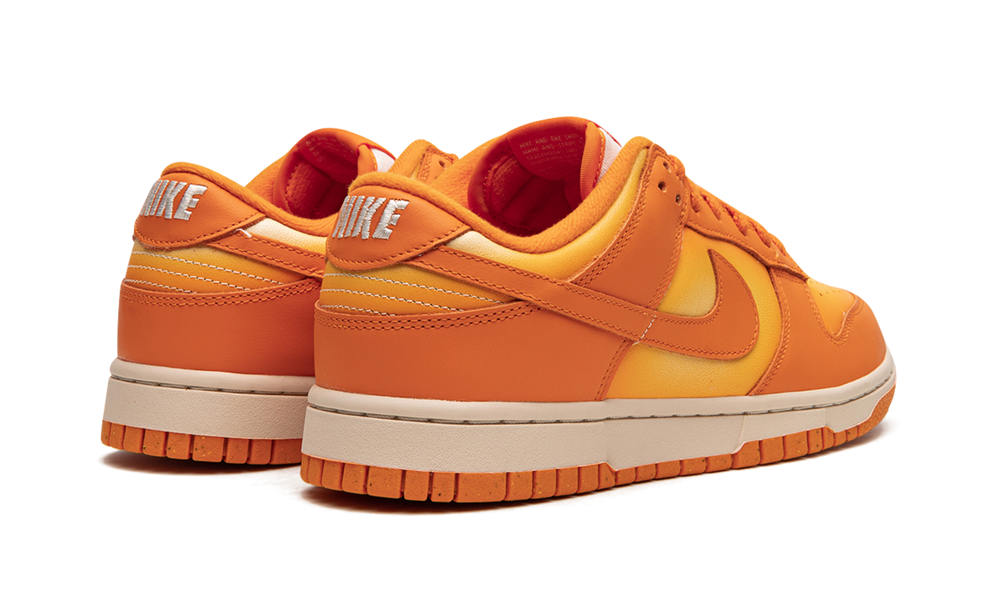 DUNK LO MNS WMNS  Magma Orange