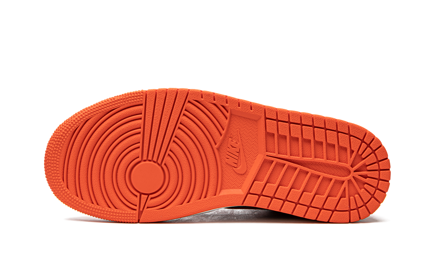 AIR JORDAN 1 MID SE WMNS  Orange / Black