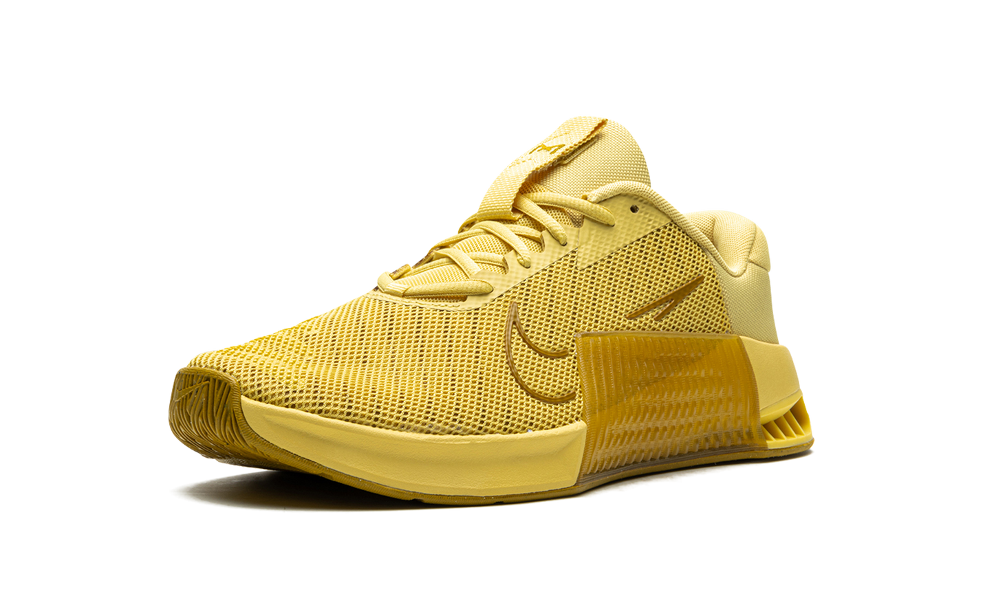 Metcon 9  Saturn Gold