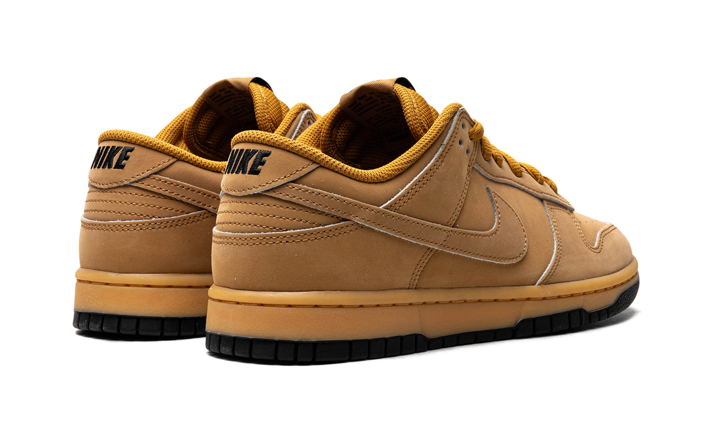 Dunk Low Retro SE  Wheat Gum