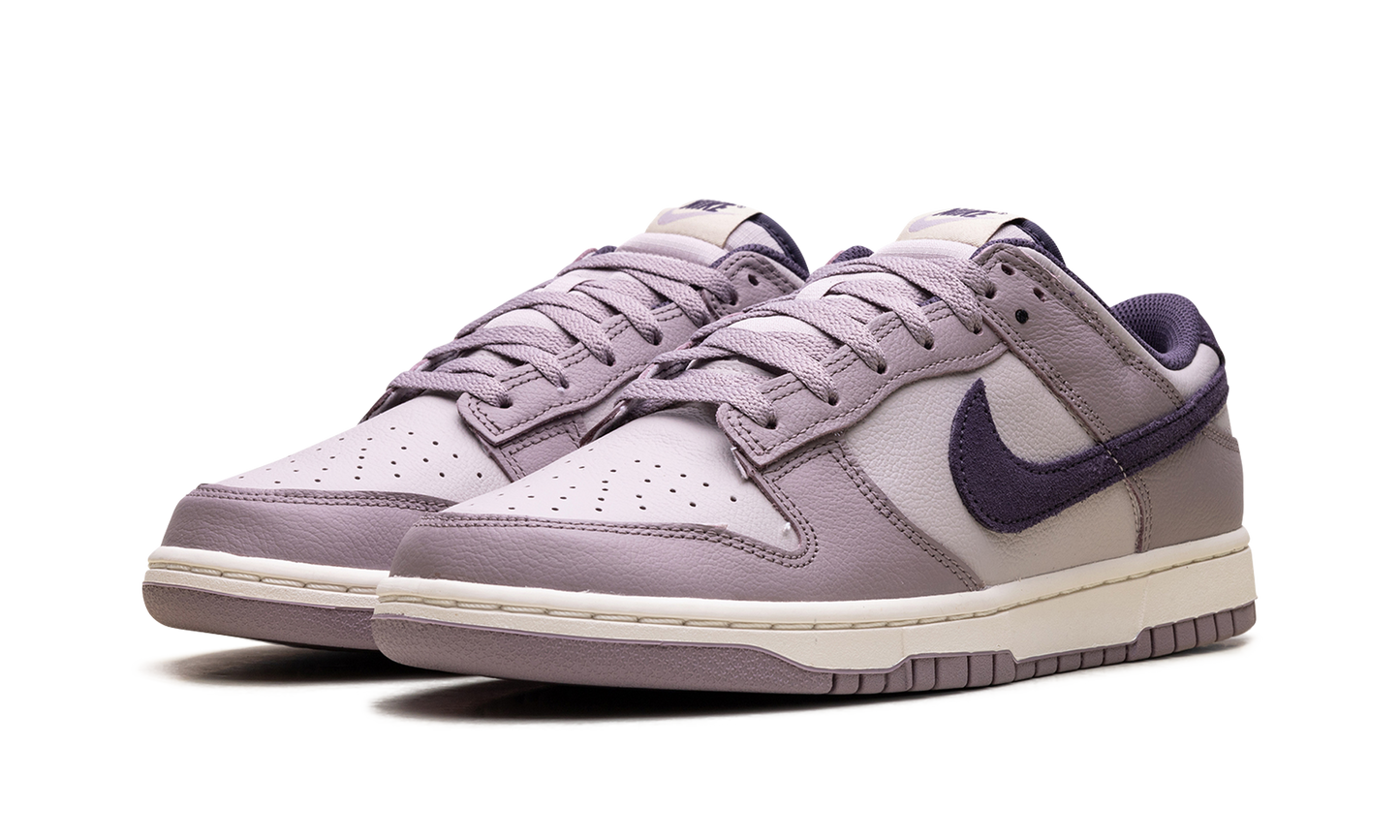 Dunk Low SE  Light Violet Ore