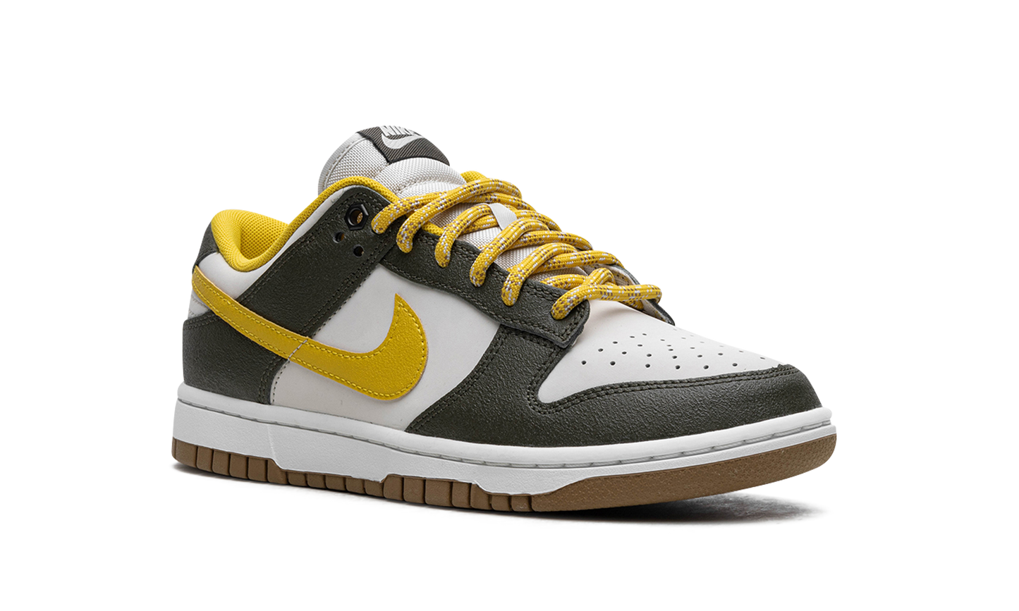 Dunk Low  Cargo Khaki / Vivid Sulfur