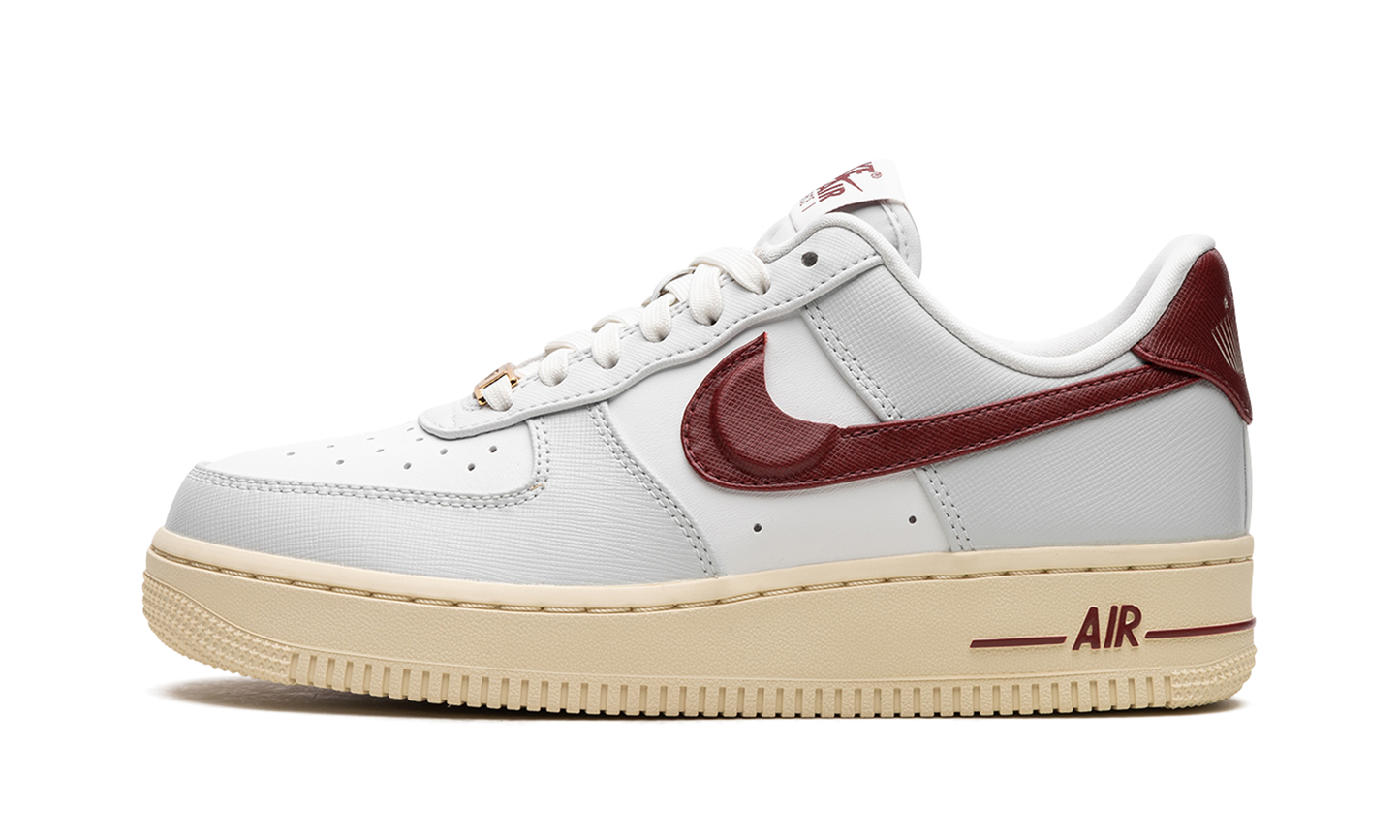 AIR FORCE 1 LO WMNS  Swoosh Pocket - Team Red