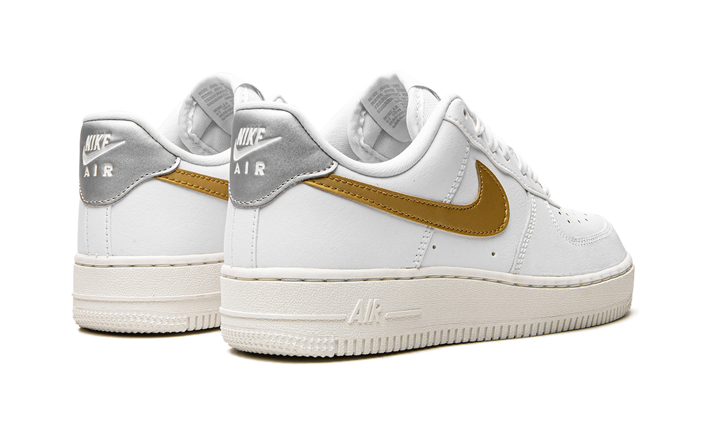 AIR FORCE 1 MNS WMNS  White / Gold / Silver