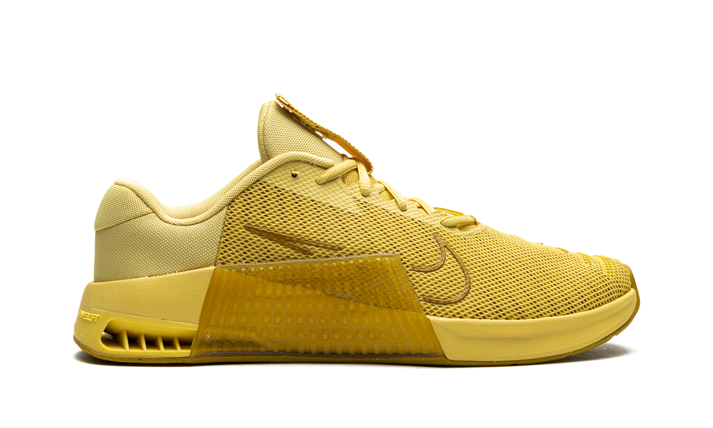 Metcon 9  Saturn Gold