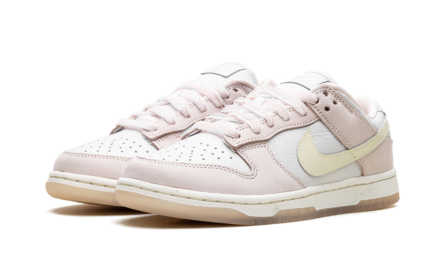 Dunk Low WMNS  Light Soft Pink