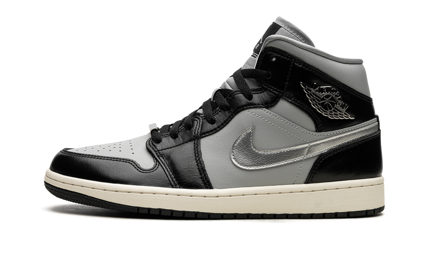 AIR JORDAN 1 MID SE WMNS  Black Chrome