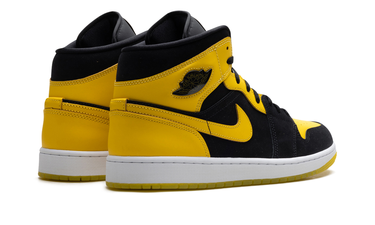 Air Jordan 1 Mid  New Love