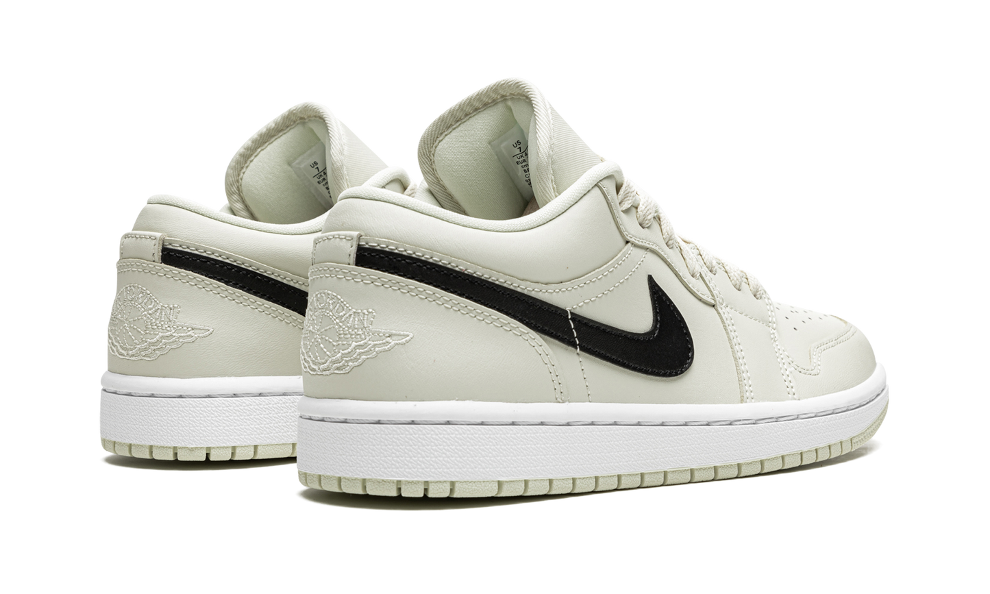 AIR JORDAN 1 LO WMNS  Coconut Milk
