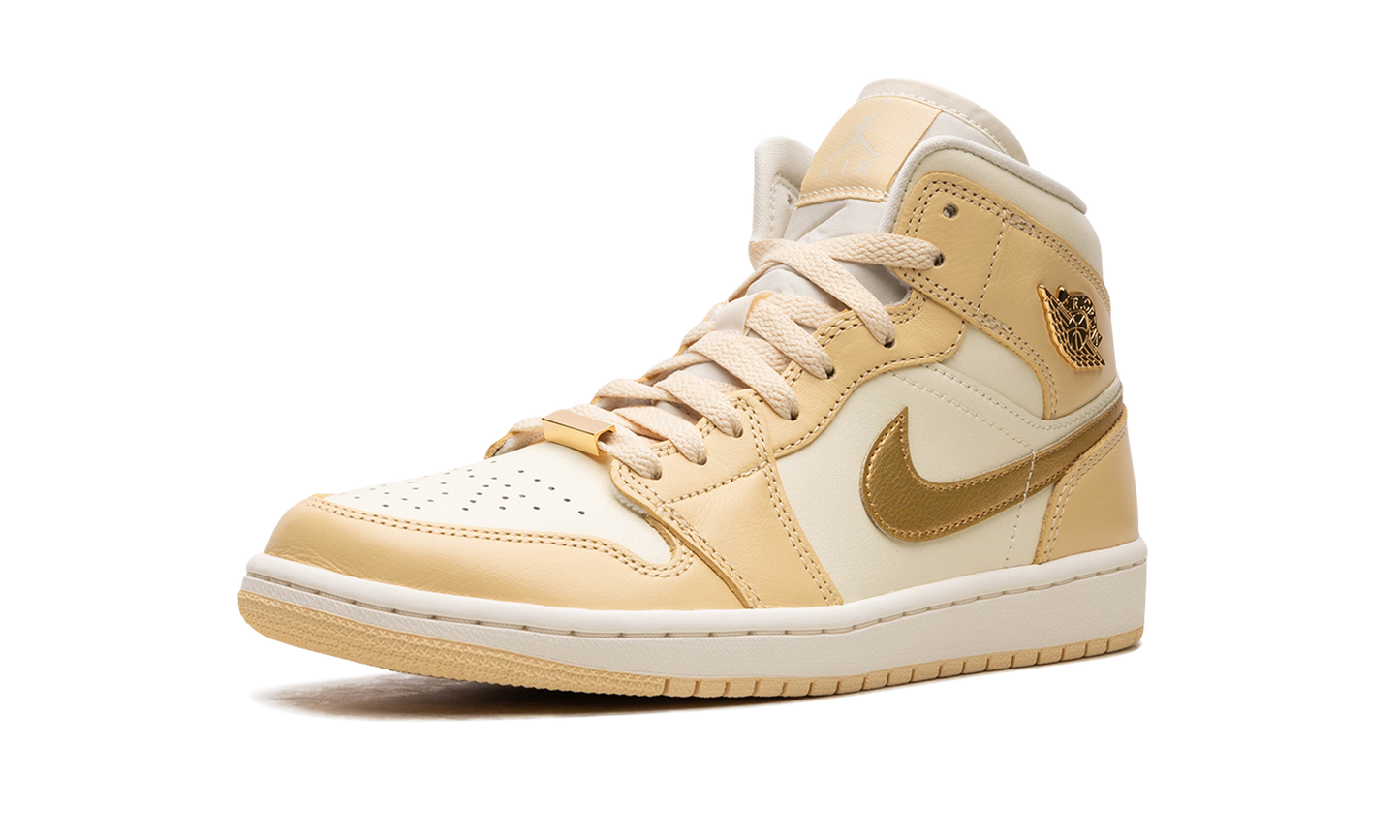 AIR JORDAN 1 MID WMNS  Pale Vanilla