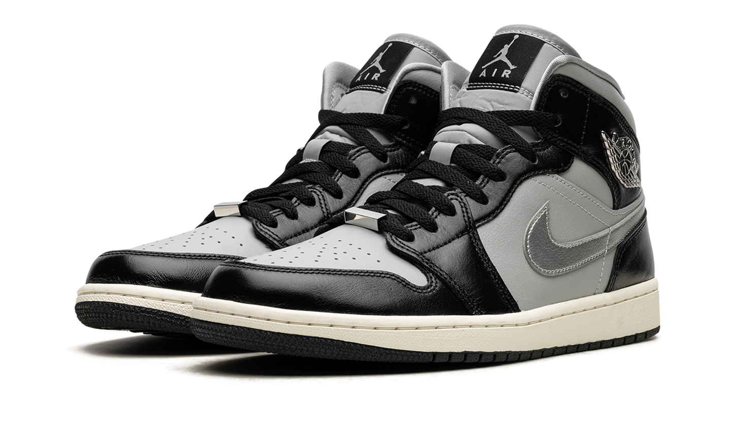 AIR JORDAN 1 MID SE WMNS  Black Chrome