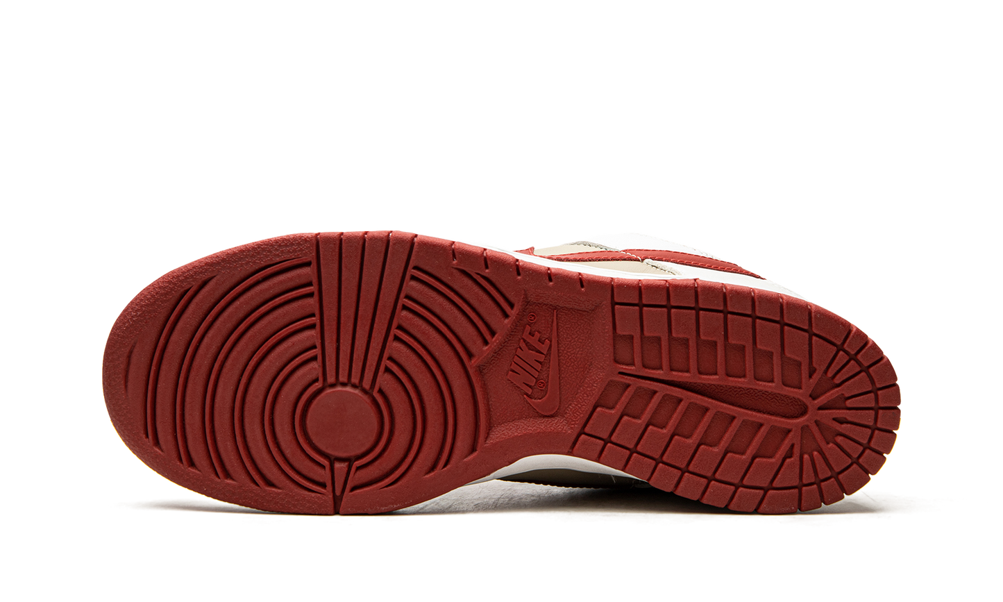 DUNK LO PRO MNS WMNS  Light Stone Varsity Red