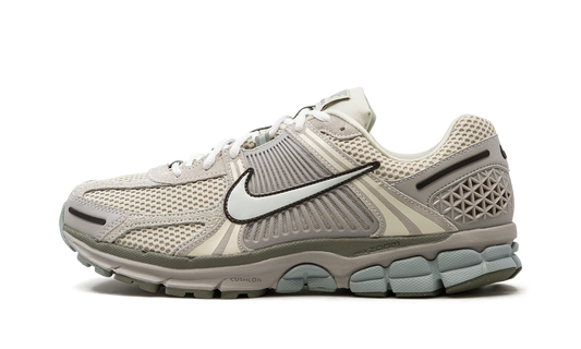 Air Zoom Vomero 5  Light Orewood Brown