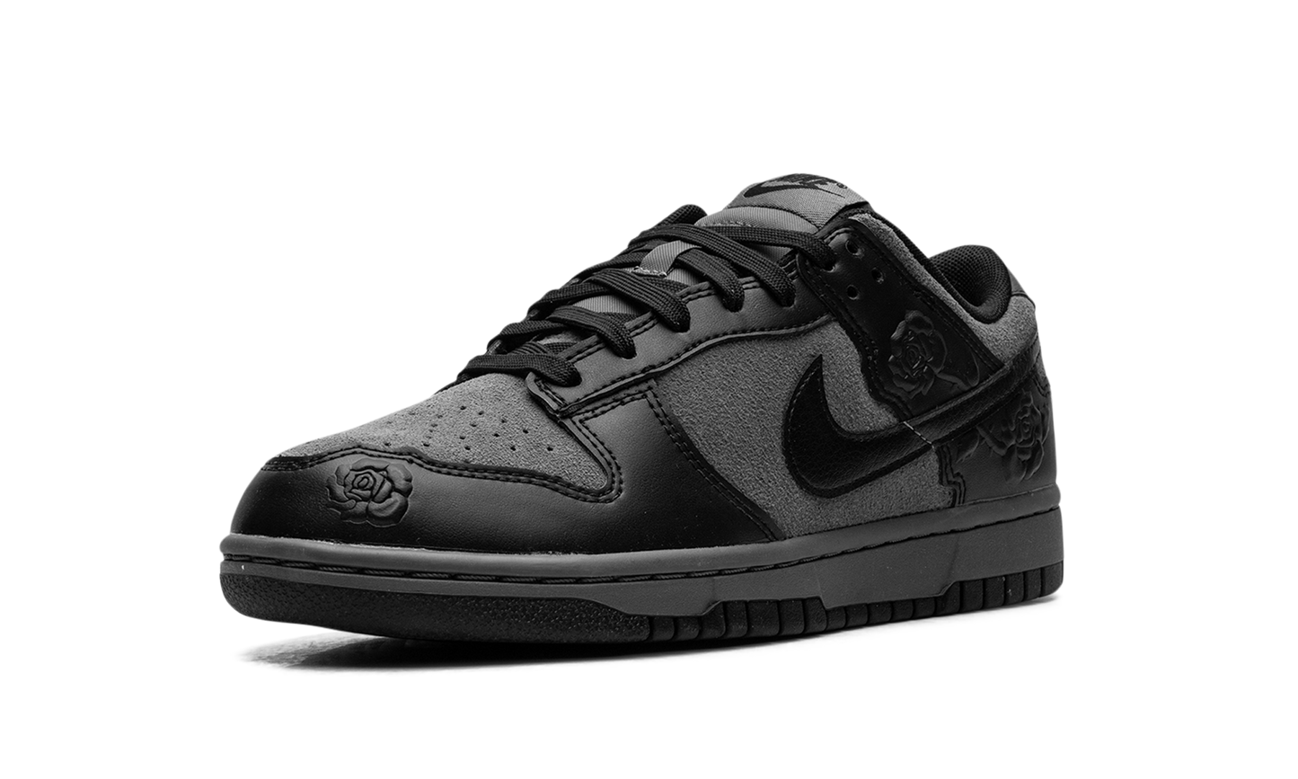 Dunk Low WMNS  Black Roses