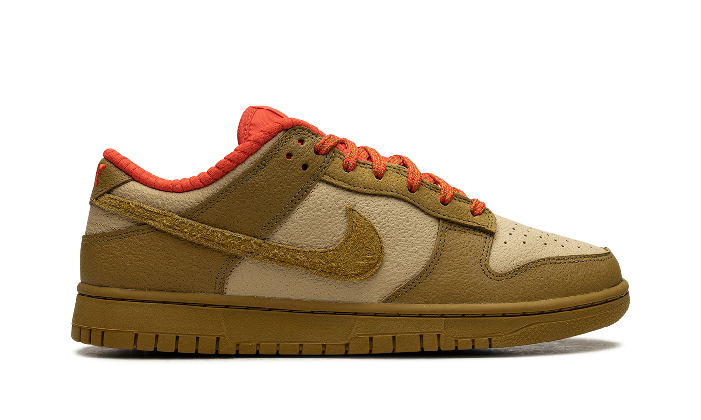 DUNK LOW WMNS  Bronzine Picante Red