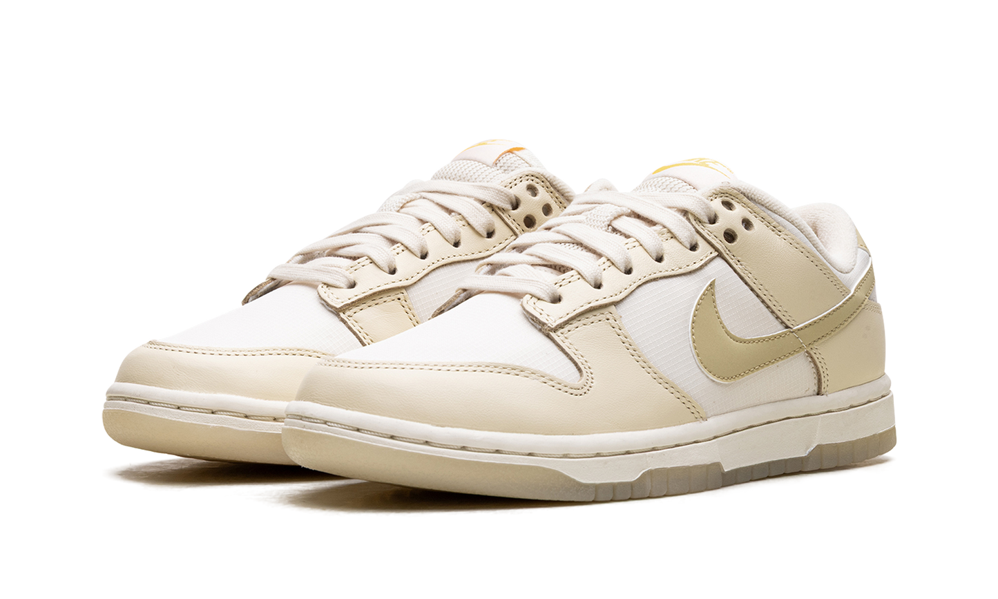 Dunk Low WMNS  Team Gold