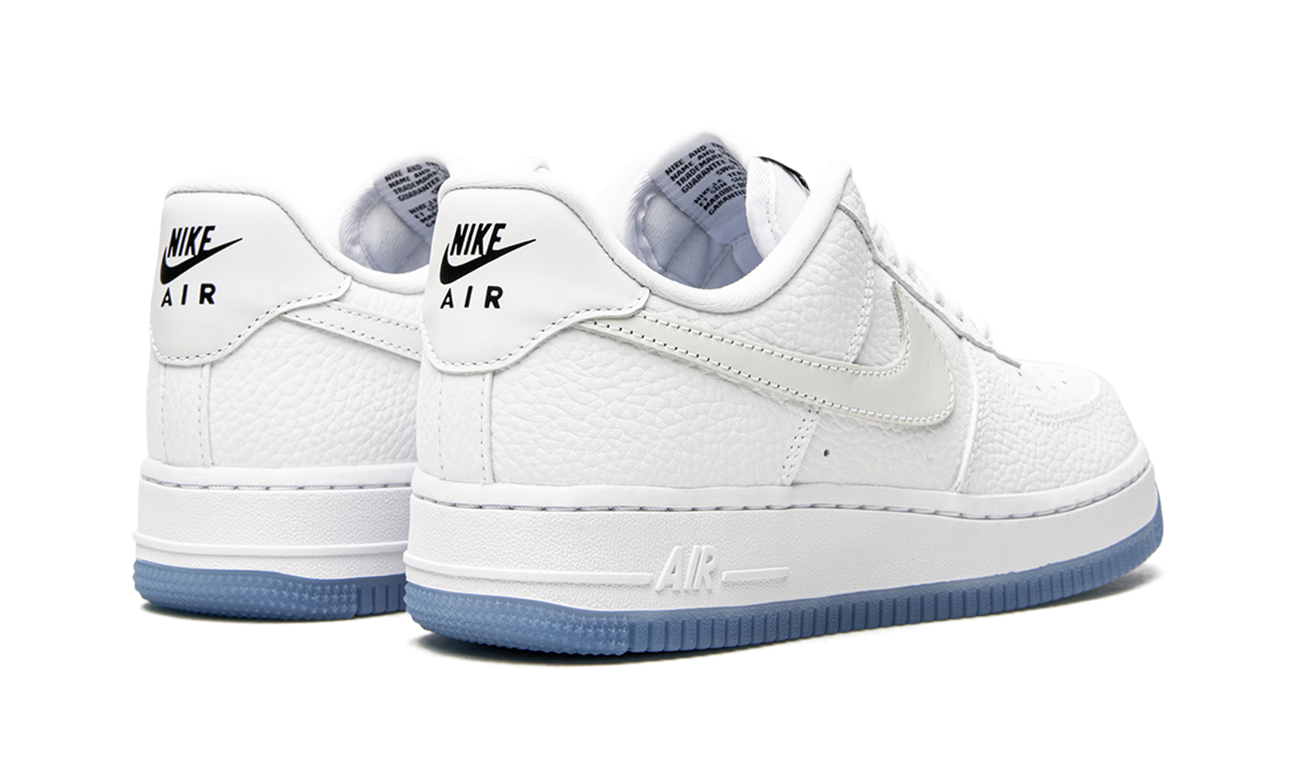 AIR FORCE 1 LO WMNS  UV Reactive Swoosh