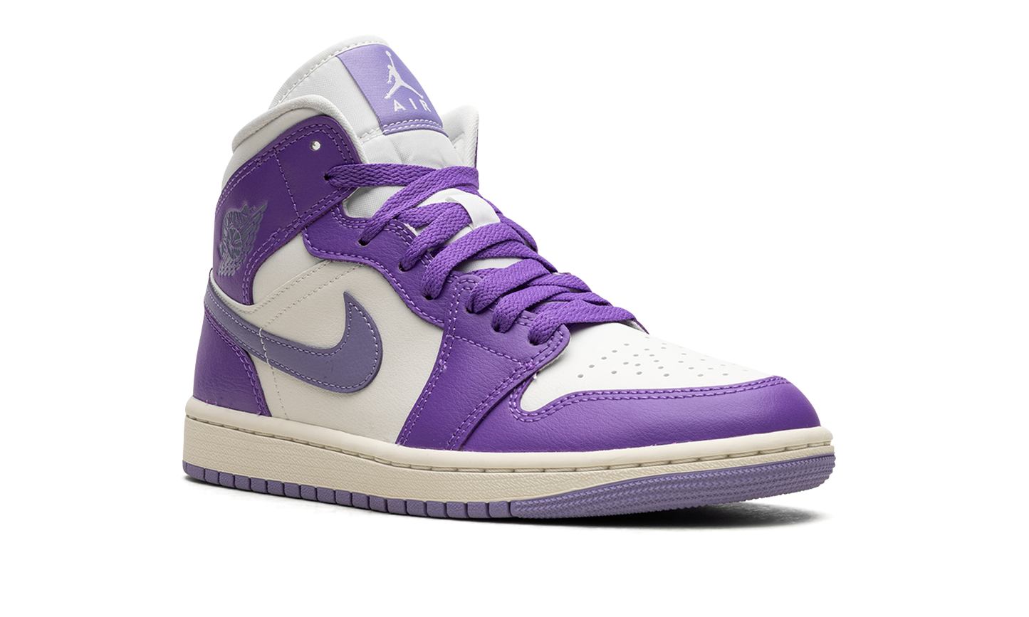 AIR JORDAN 1 MID WMNS  Action Grape