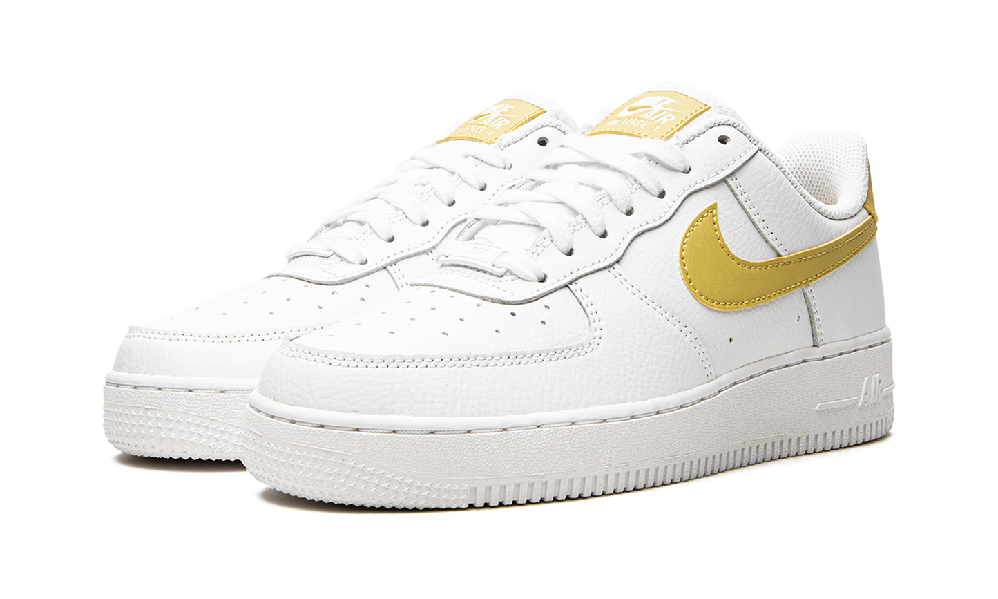 AIR FORCE 1 LO MNS WMNS  White / Saturn Gold