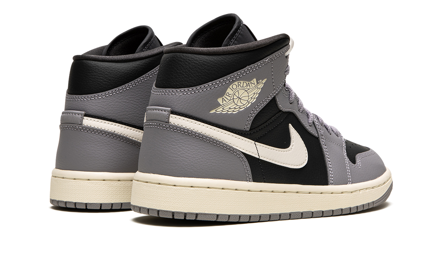 AIR JORDAN 1 MID WMNS  CEMENT GREY