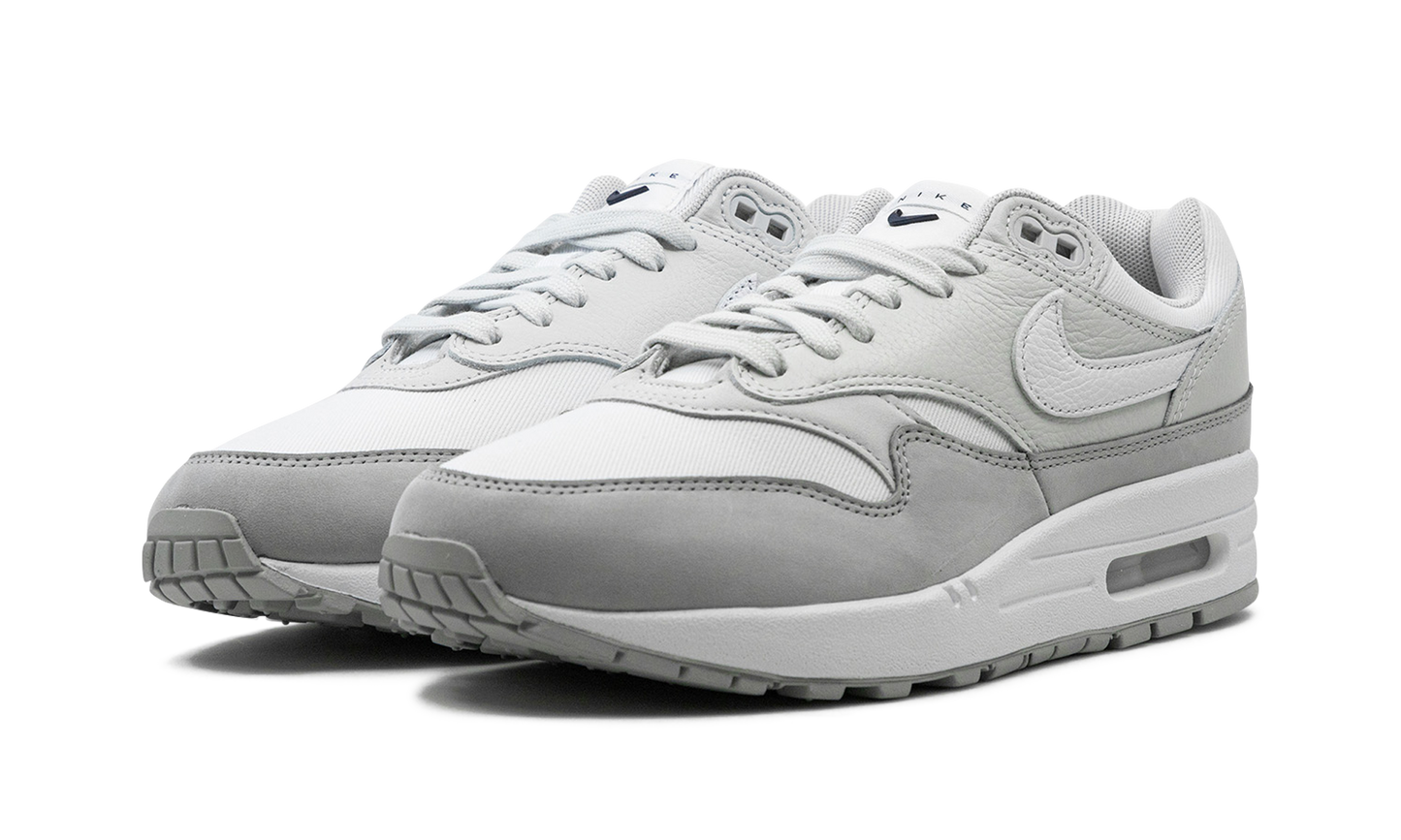 AIR MAX 1 '87 LX WMNS  Light Smoke Grey