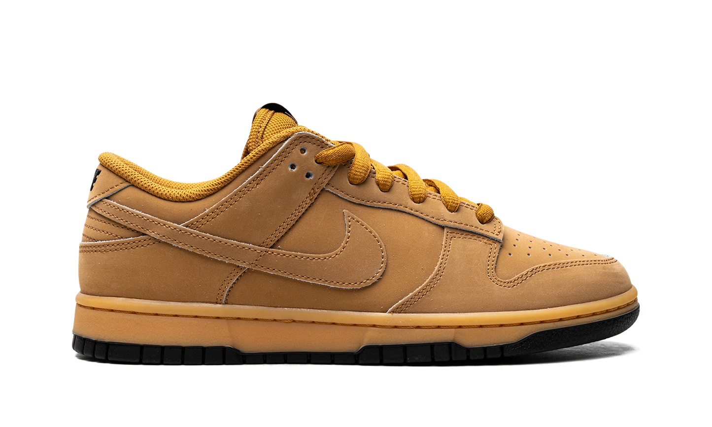 Dunk Low Retro SE  Wheat Gum