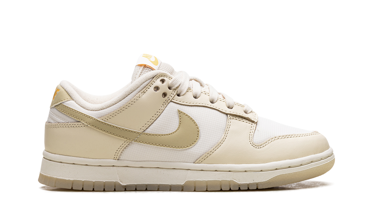 Dunk Low WMNS  Team Gold