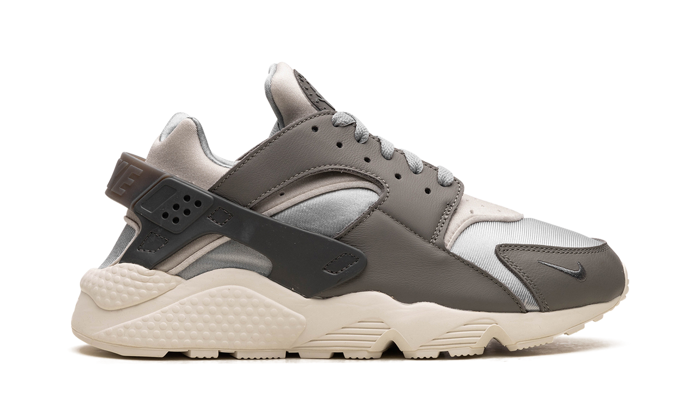 AIR HUARACHE  LIGHT SMOKE GREY