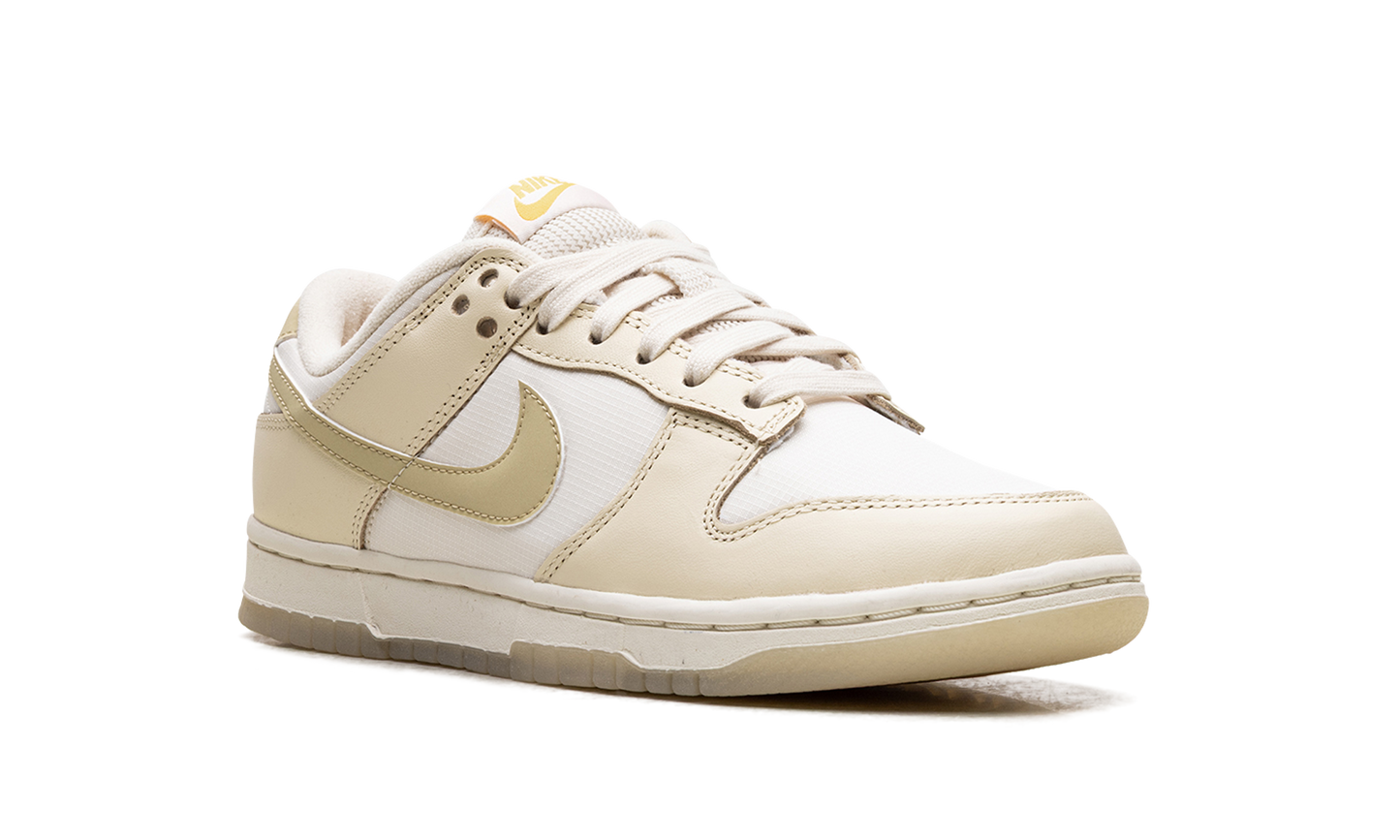 Dunk Low WMNS  Team Gold