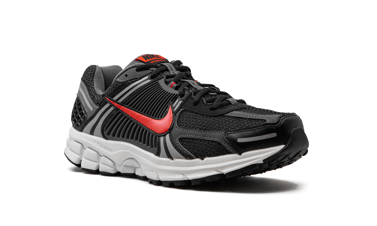 Air Zoom Vomero 5  Black Picante Red