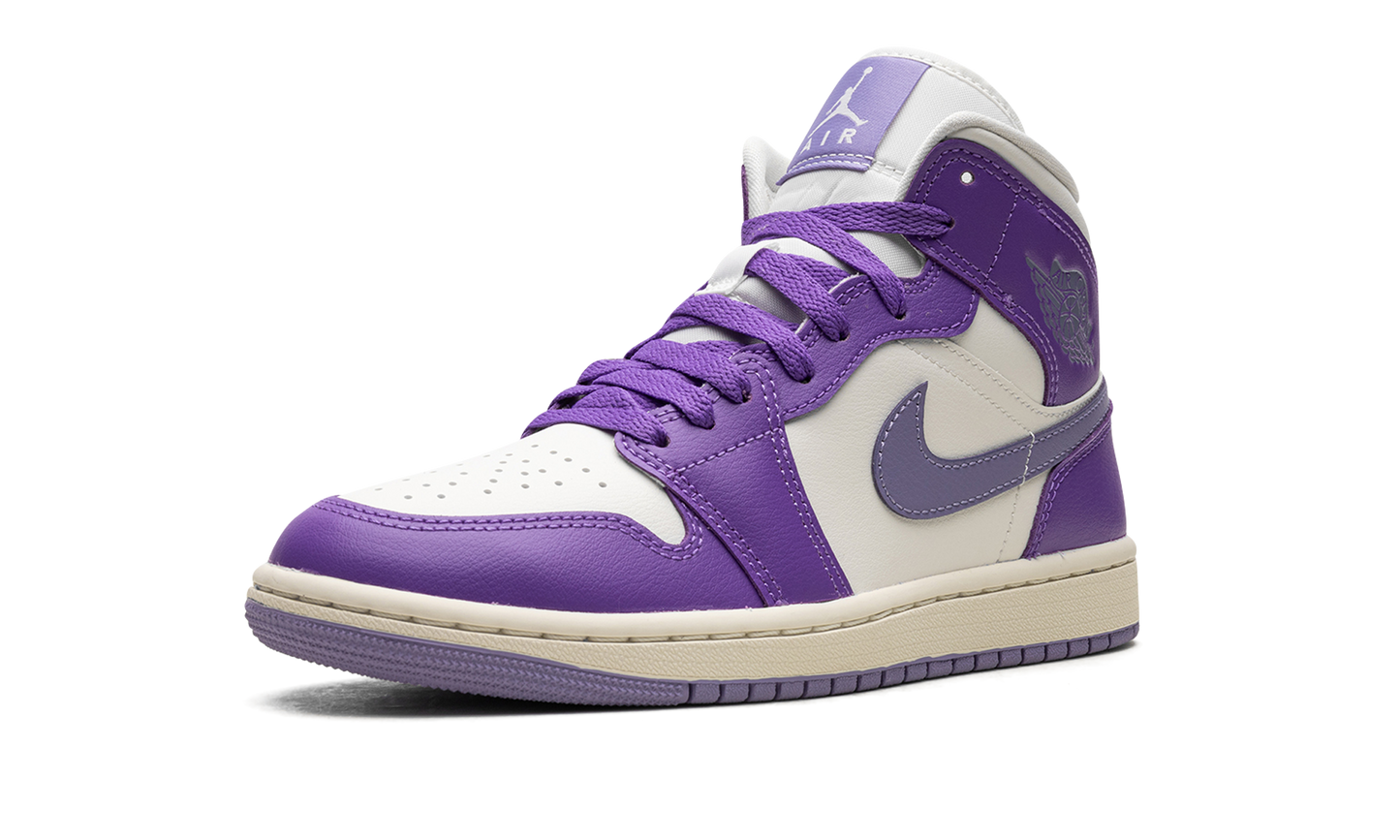 AIR JORDAN 1 MID WMNS  Action Grape