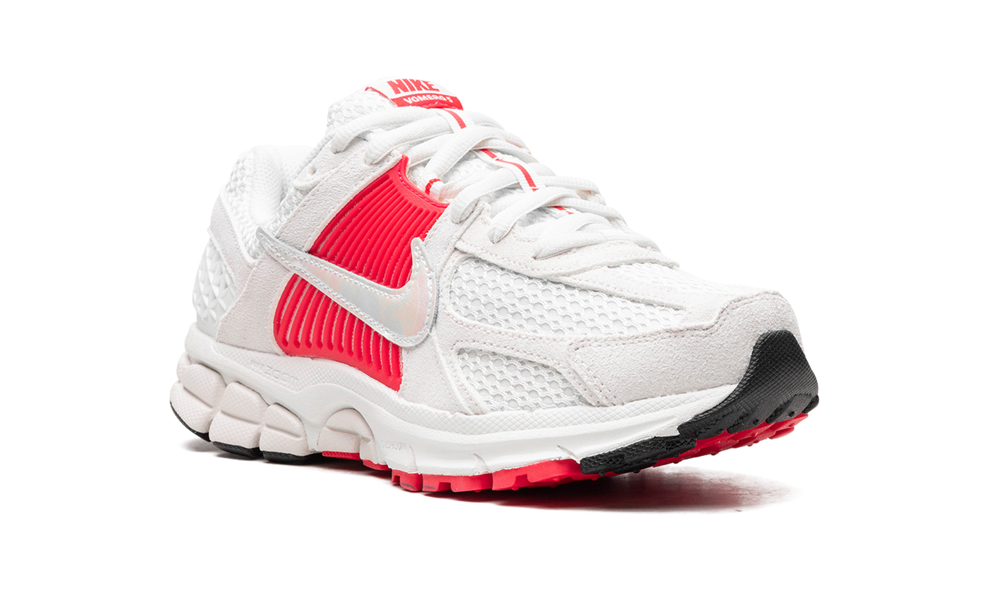 Air Zoom Vomero 5 WMNS  Siren Red