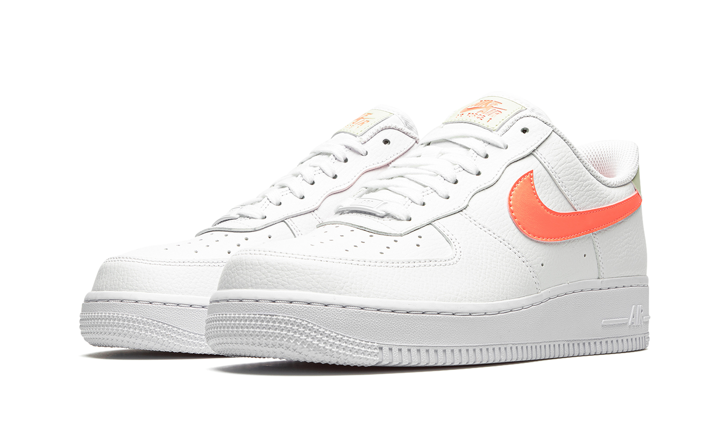AIR FORCE 1 07 MNS WMNS  ATOMIC PINK