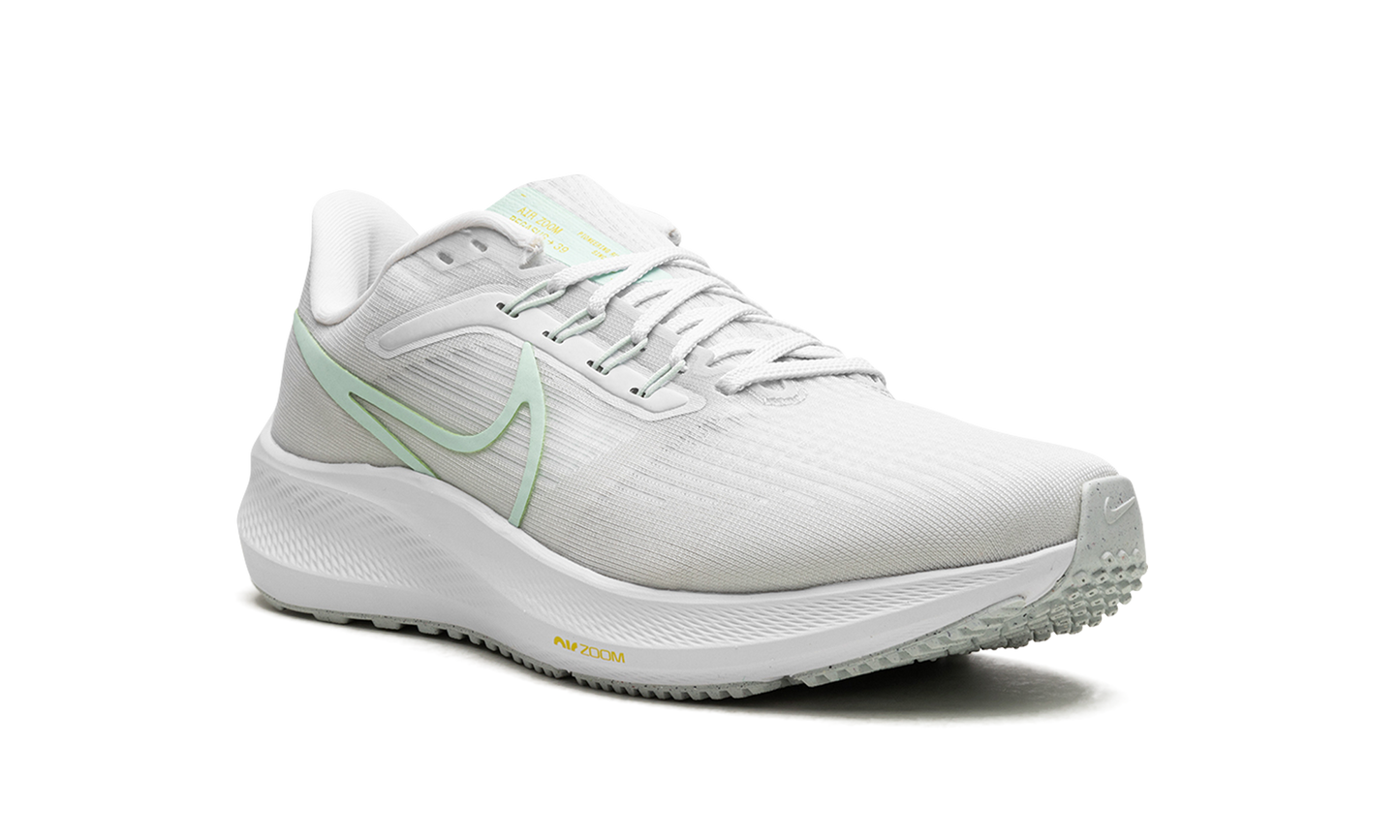 AIR ZOOM PEGASUS 39 MNS WMNS  Barely Green