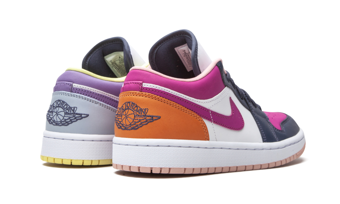 AIR JORDAN 1 LO SE WMNS  Mismatched Purple / Magenta