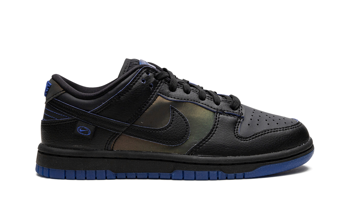 DUNK LO MNS WMNS  Black Royal Iridescent