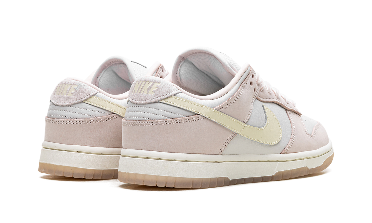 Dunk Low WMNS  Light Soft Pink