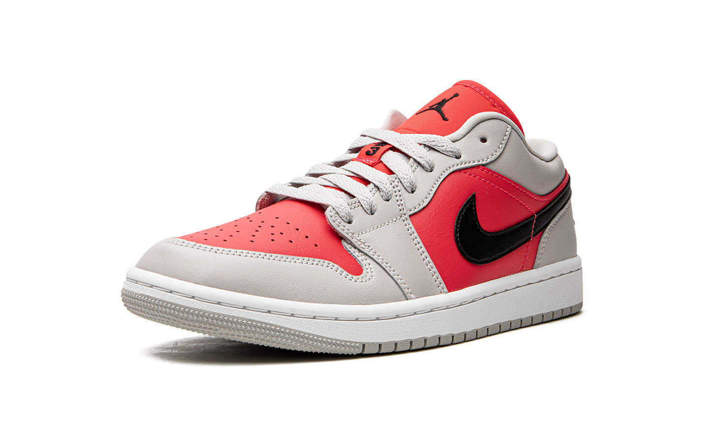 AIR JORDAN 1 LO WMNS  Light Iron Ore / Siren Red